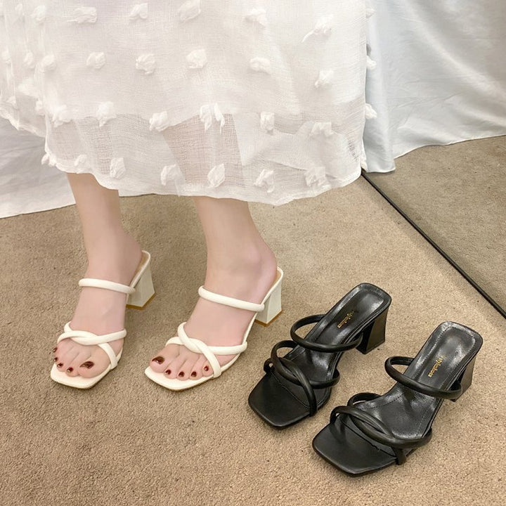 Dame Remmen-sandaler med komfortabel blokhæl og elegante dekorationsdetaljer Stilla