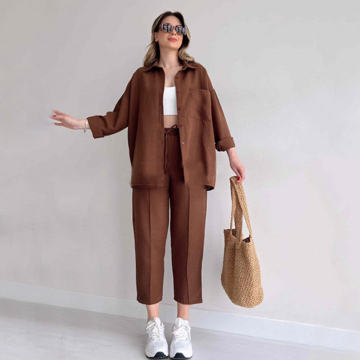 Dame fritids-to-dels sæt i let linned med cropped top og bred bukser Stilla
