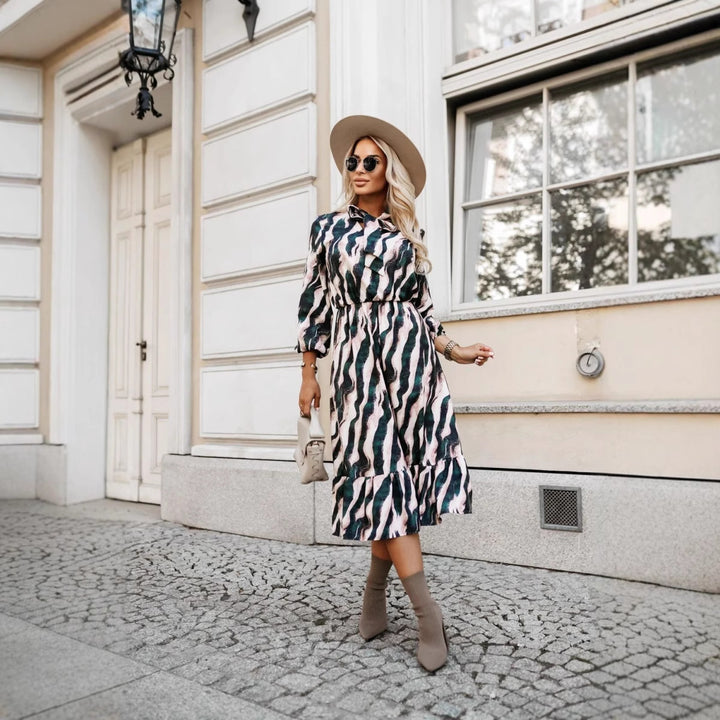 Dame Maxikjole med afslappet vindsdesign og fashionabelt mønster Stilla