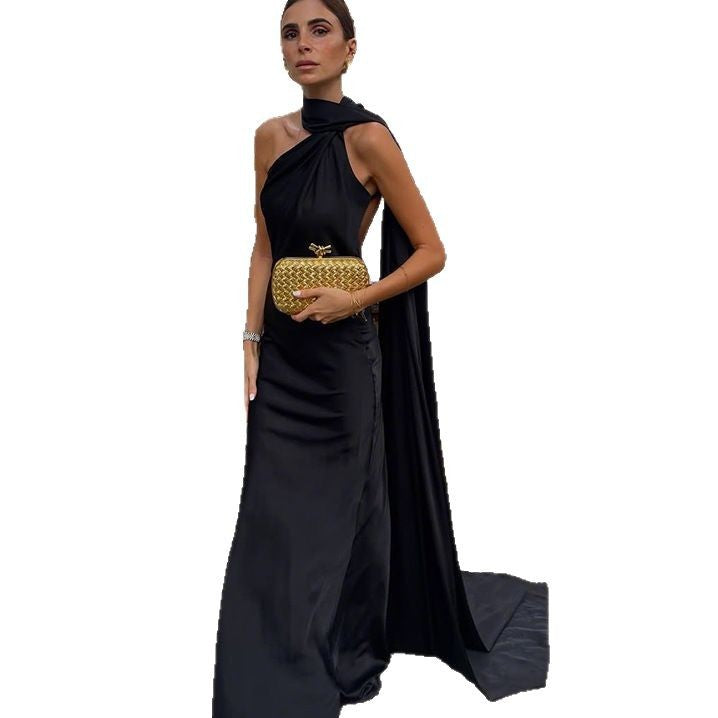 Dame elegant aftenkjole med asymmetrisk snit og imponerende drapering Skovae