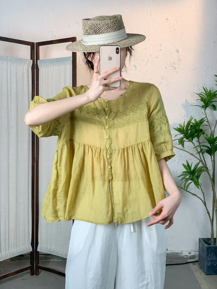 Femme Let knapåbning bluse med kompleks broderi Stilla
