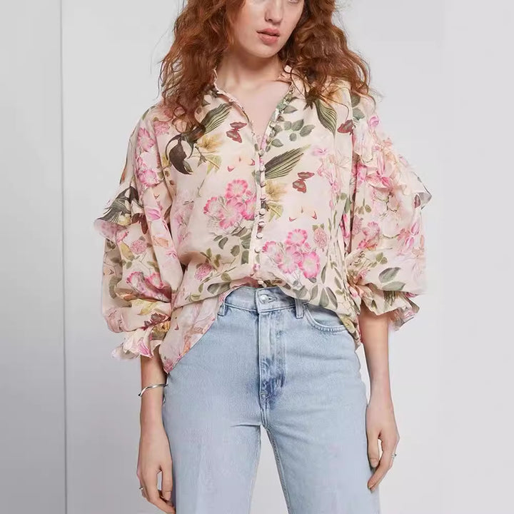 Damebluse med høje flæser og elegante knapdetaljer Stilla