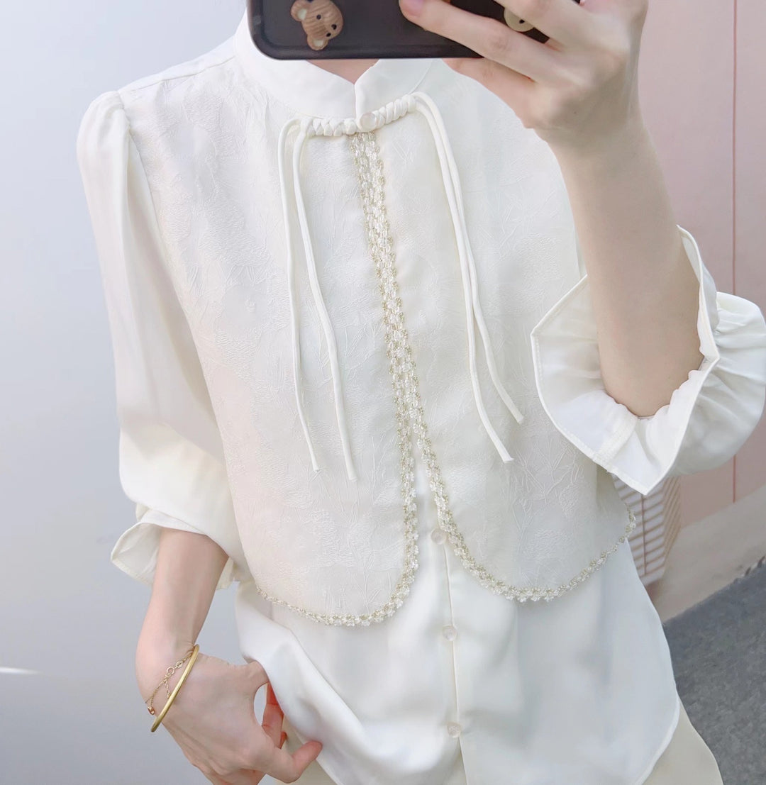 Dame Elegant Bluse med kunstnerisk Perleudsmykning og romantisk Rødsøm Stilla