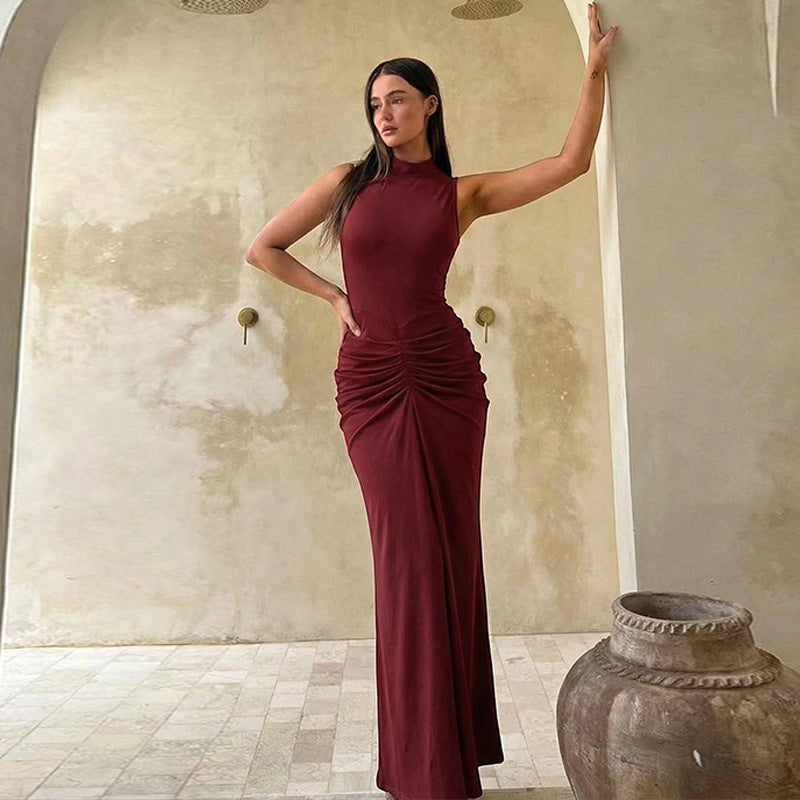 Dame Elegant maxikjole med asymmetrisk snit og højhalset design Skovae