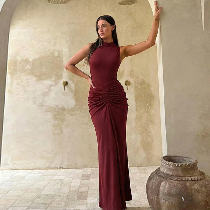Dame Elegant maxikjole med asymmetrisk snit og højhalset design Skovae