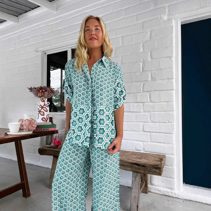 Kvinders chikke bluse-bukser kombination med blomsterprint og løs pasform