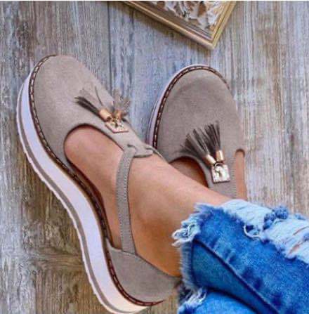 Dame Komfortable Pantoletter med fashionabelt kvast-detalje og skridsikker sål Stilla