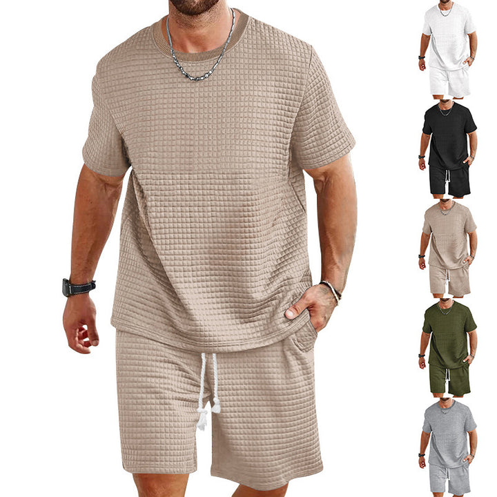 Herre nan let fritids-sæt i vaffelstruktur med rundhalset T-shirt og komfortable shorts Skovae