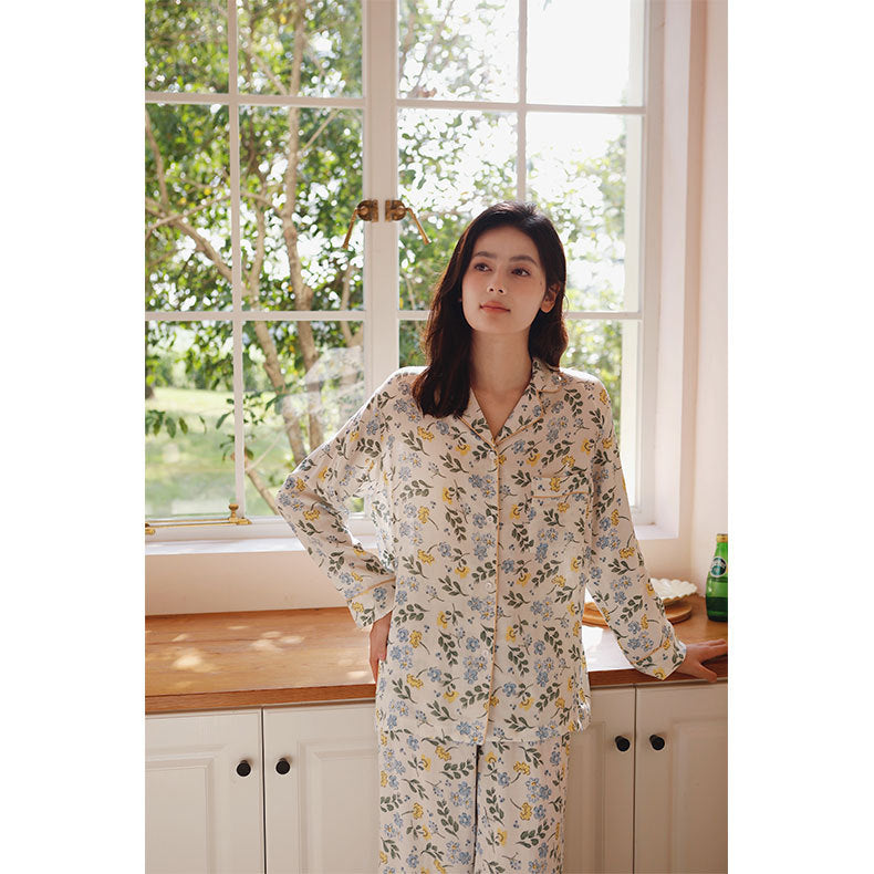 Dame elegant natwear-kombination i åndbart bomuld med blomsterdesign Stilla
