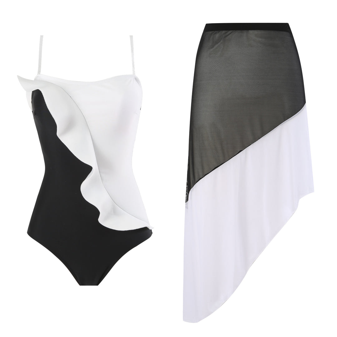 Dame badedragt med asymmetrisk flæsedesign og elegant overkjole Stilla
