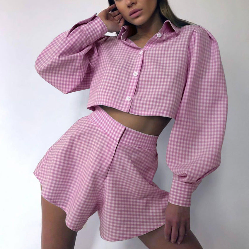 Dame sæt bestående af cropped skjorte og horteln shorts i ternet design Stilla