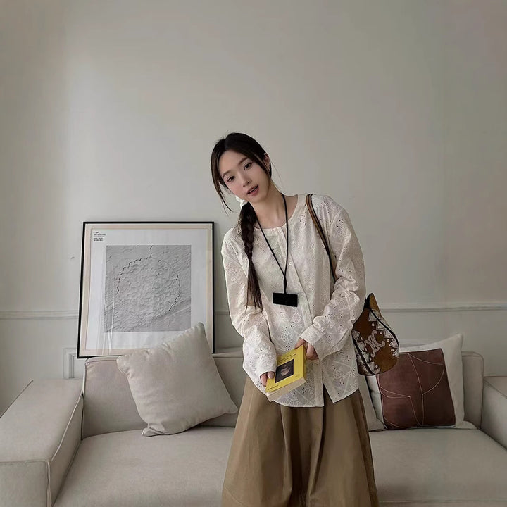 Dame Spids Bluse med fine Hulmønstre og elegante Puffærmer Stilla
