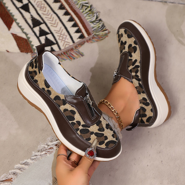 Dame Slip-On Sneakers med moderigtigt leopardmønster og praktisk lynlås Stilla