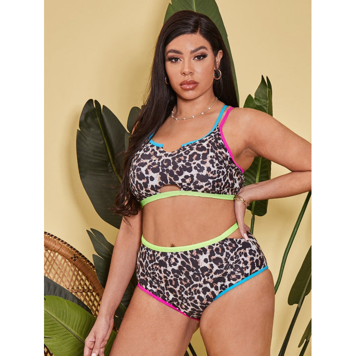 Dame triangel-bikini med stilfuldt leopardmønster og raffinerede cut-outs Skovae