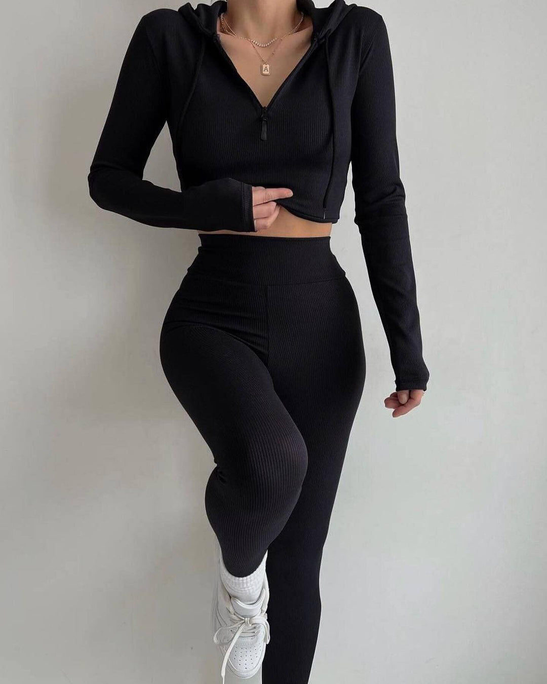 Dame sporty tight-look overall med lynlås og åndbare egenskaber Skovae