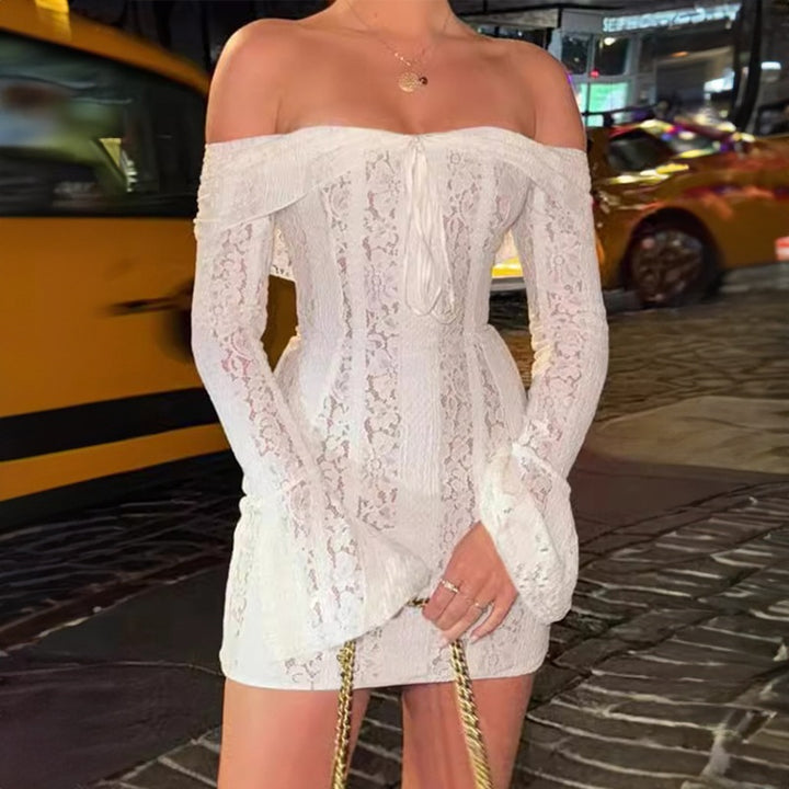 Dame spids top med off-shoulder design og lange ærmer Skovae