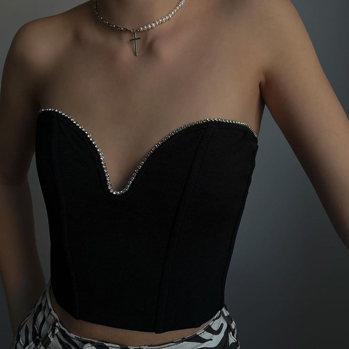 Dame Crop-Top med hjerteformetudskæring og smarte dekorationsdetaljer Stilla