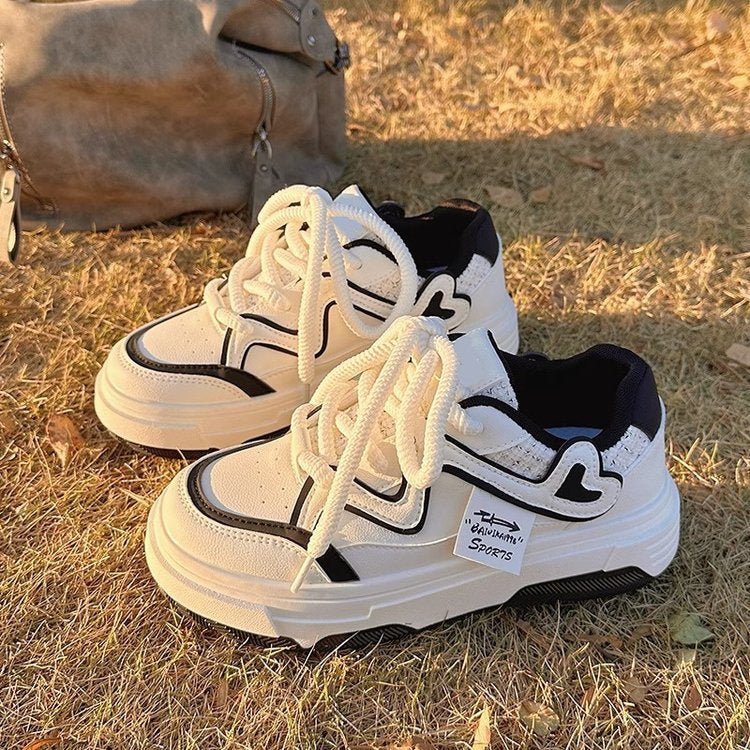 Dame sneakers i sporty chunky-design med farvede accenter og skridsikker sål Stilla
