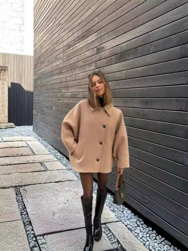 Dame Oversized Uldjakke med store lommer og elegant Replay Stilla
