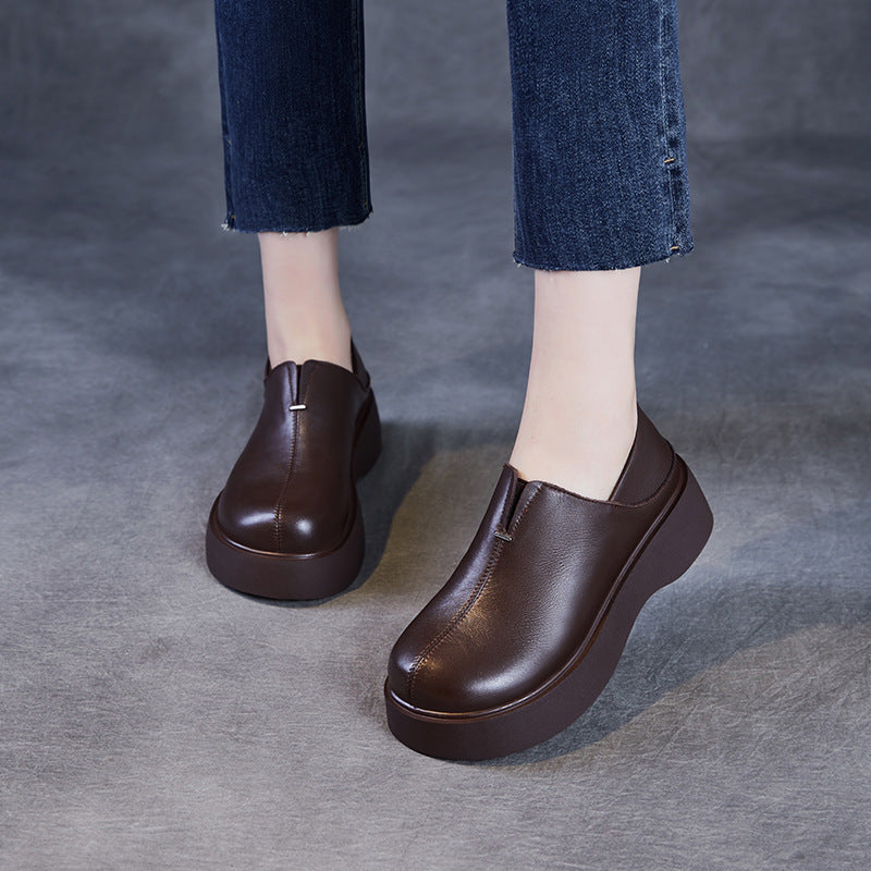 Dame Slip-On Platform Sko med elegant svungen design Stilla