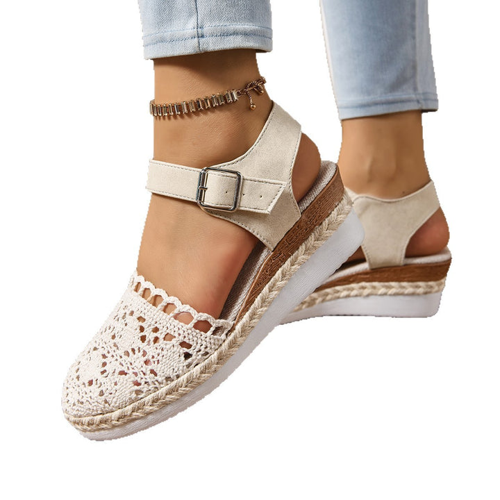 Dame Plateau-sandaler med elegant spids og justerbar rem Stilla