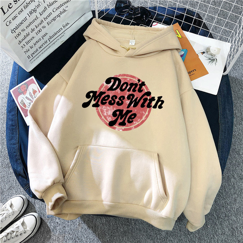 Kvinders hoodie med kreativt statementsdesign Skovae
