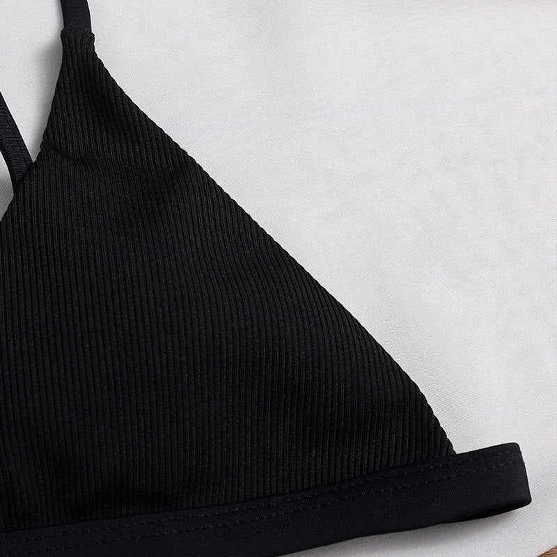 Dame triangel-bikini top med justerbare stropper og blankt materiale Skovae