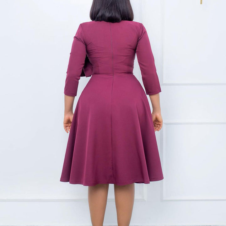 Dame Midi-kjole med elegant draperingsdesign og svajende nederdel Stilla