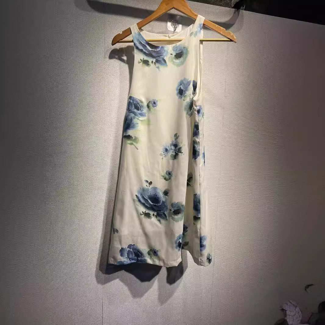 Dame luftig sommerkjole med blomsterdesign og fine stropper Stilla