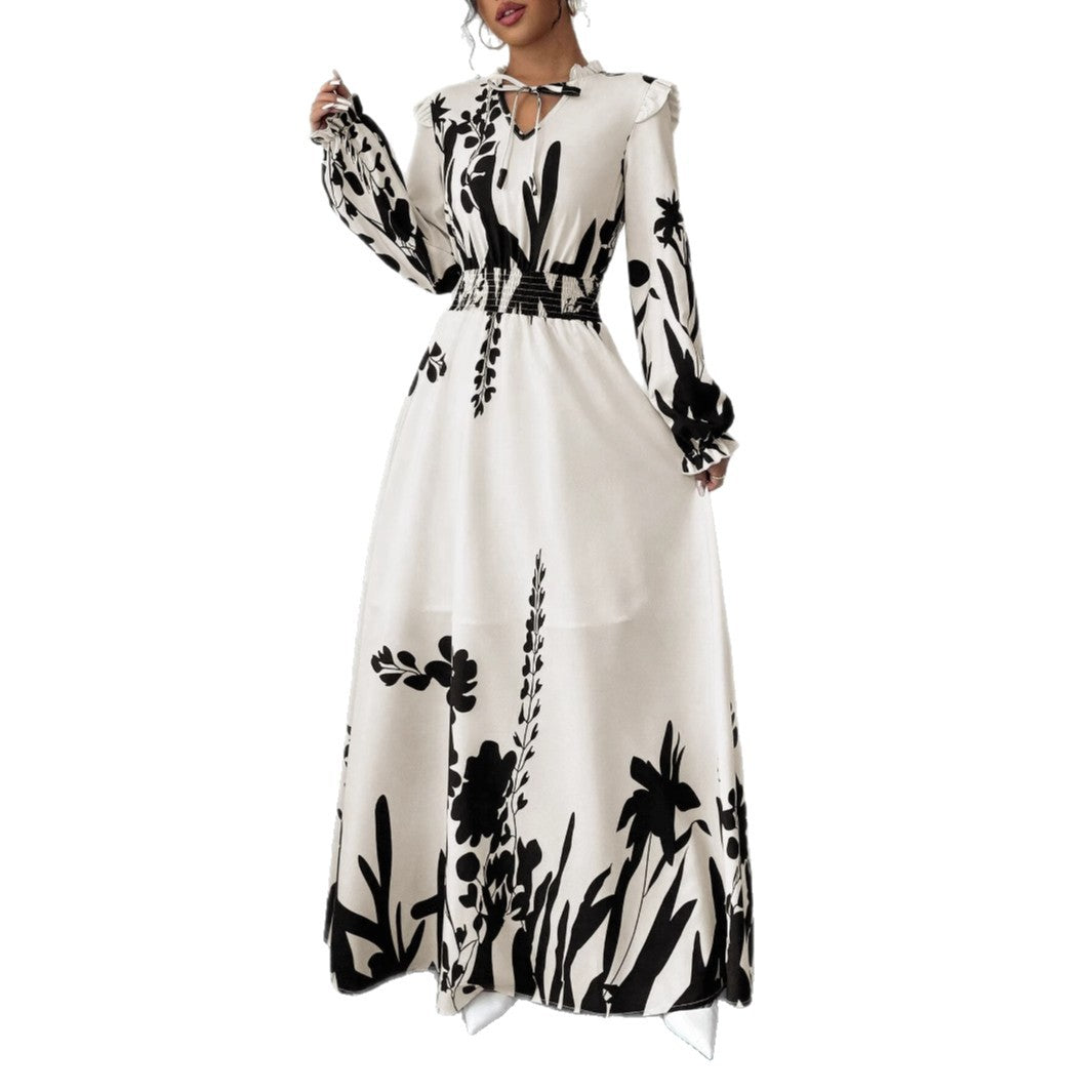 Dame maxikjole med elegant rynket krave og blomsteraccent Stilla