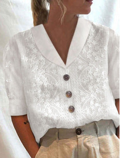 Damebluse med blomsterbroderier og klassisk krave Stilla