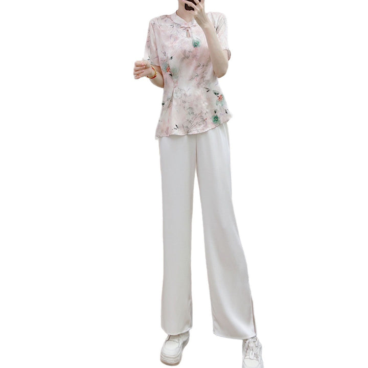 Dame bluse-bukse-sæt med floralt design og elegante detaljer Stilla