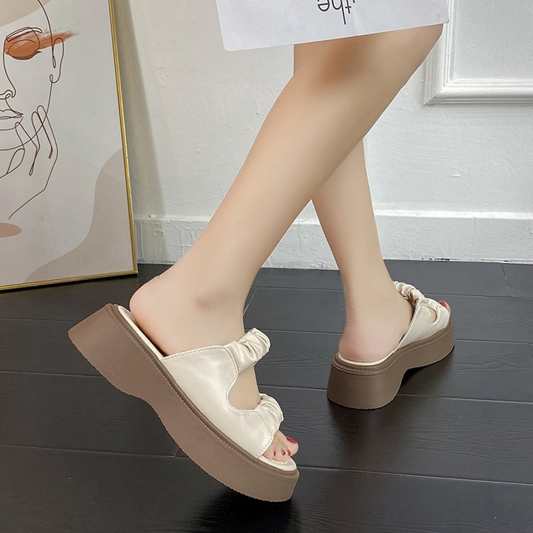 Dame platform-sandaler med rynket remdesign og skridsikker sål Stilla