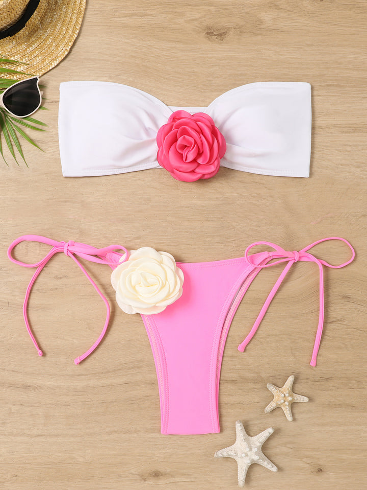 Dame bandeau-bikini med dekorative blomsterapplikationer og høj udskæring Stilla