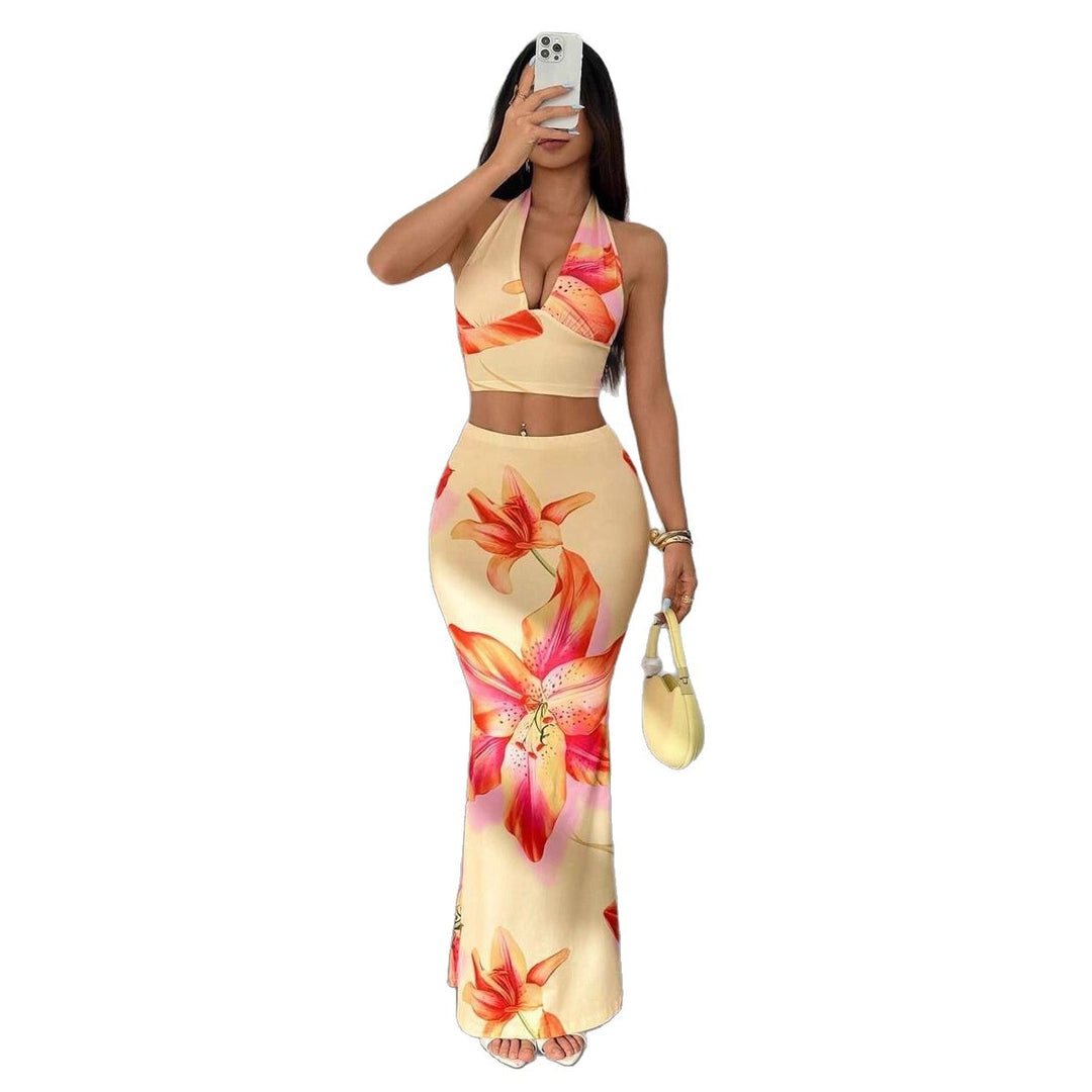 Dame To-delt Sommeroutfit med blomstret design og elegant V-hals Skovae