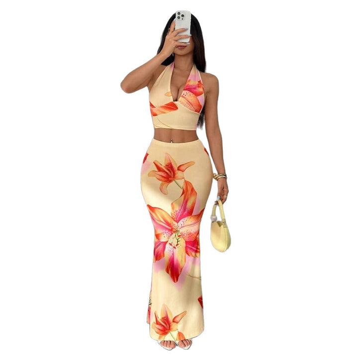 Dame To-delt Sommeroutfit med blomstret design og elegant V-hals Skovae