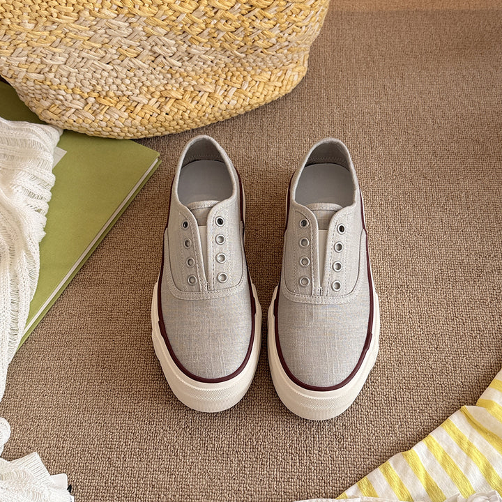 Femme Classic Canvas Slip-On Sneakers Stilla
