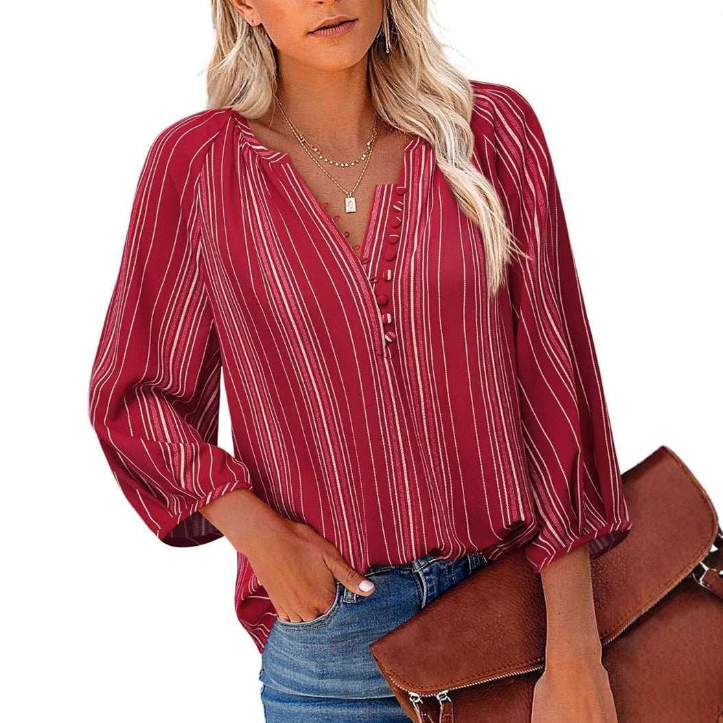 Damebluse med stribet design og elegante knapdetaljer Stilla