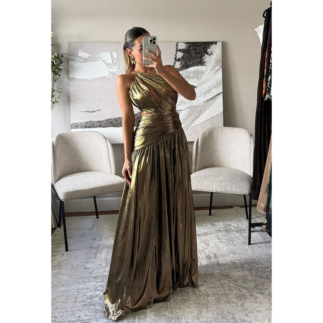 Kvindernes Glamourøse Wrap Kjole med en Asymmetrisk Silhuet og Elegante Udsparinger