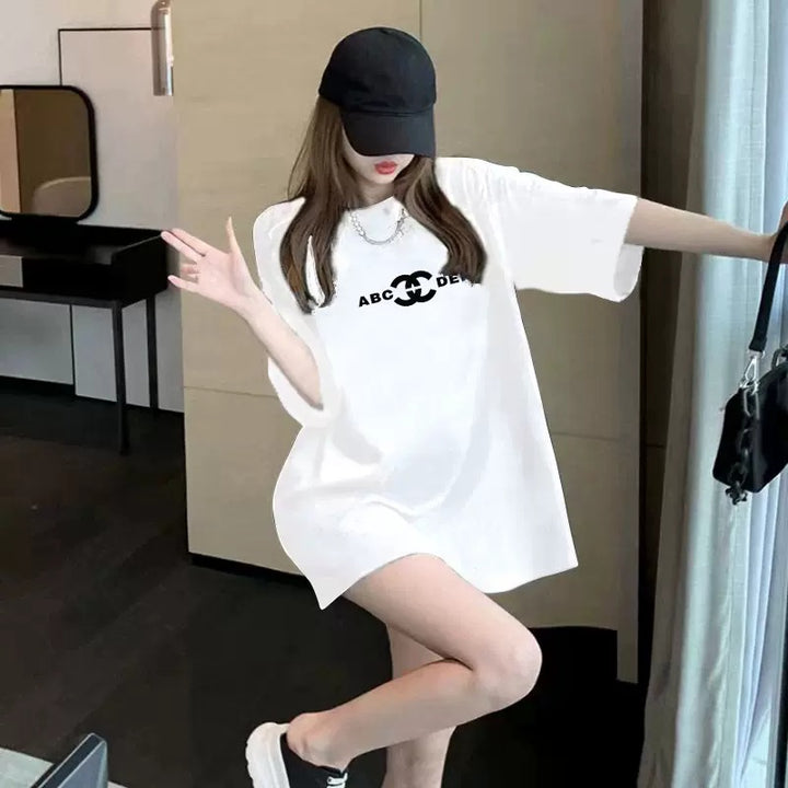 Dame T-shirt i løs oversized stil med kreativt tryk Stilla