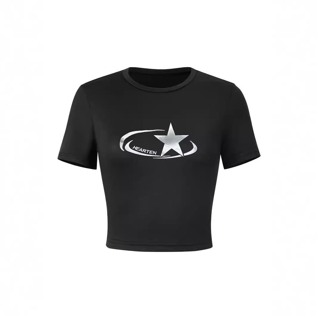 Dame Crop-T-Shirt med skinnende stjernemotiv og tætsiddende snit Skovae