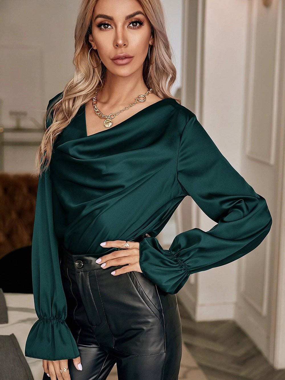Dame Elegant Bluse med flatterende Drapée-design Stilla