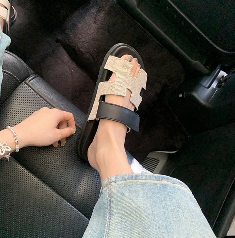 Kvinder Slide Sandaler med stilfuldt udskæringsdesign Stilla