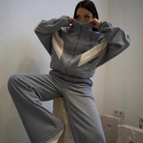 Kvinders afslappede fleece tracksuit med høj stående krave og praktiske lommer