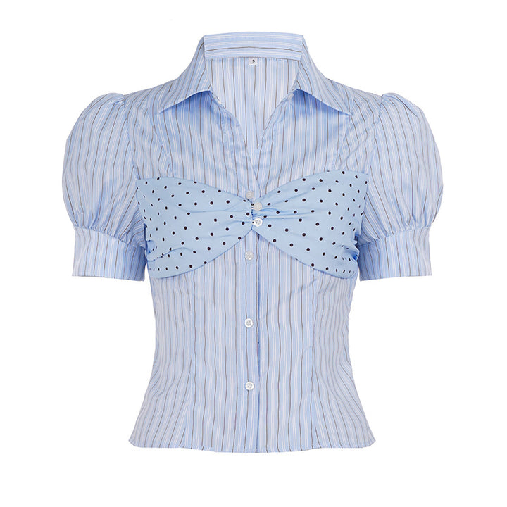 Dame kortærmet bluse med ruffles detaljer og polka-dot accent Skovae