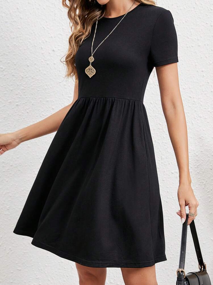 Dame fritidskjole med taljering og elegant skirt Stilla