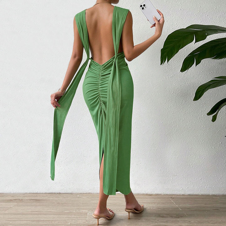 Kvindernes maxikjole med dyb V-udskæring og elegant halter-design Stilla