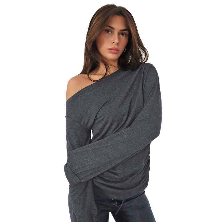 Kvinders afslappede off-shoulder langærmet skjorte med elegante flæsedetaljer Stilla