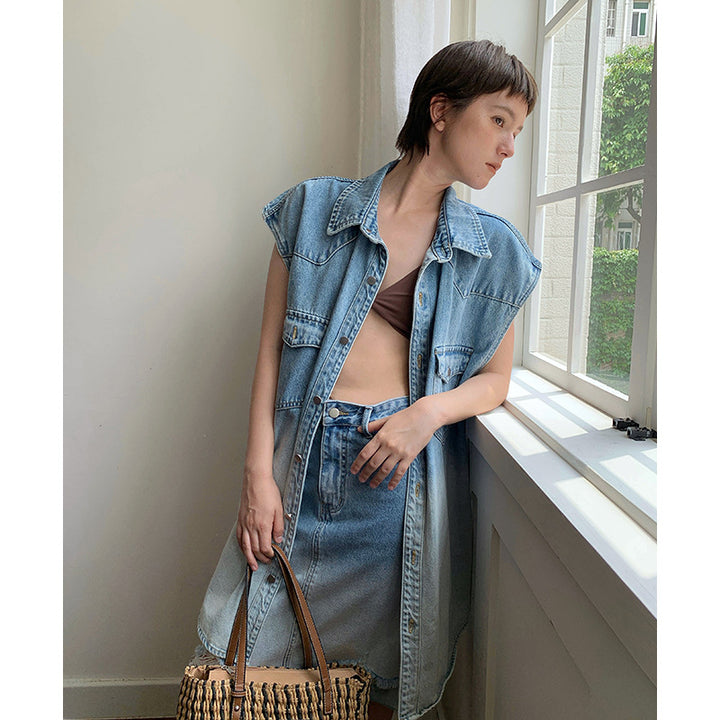 Dame Oversized Denimjakke med ærmeløst design og stilfuld frynseafslutning Stilla