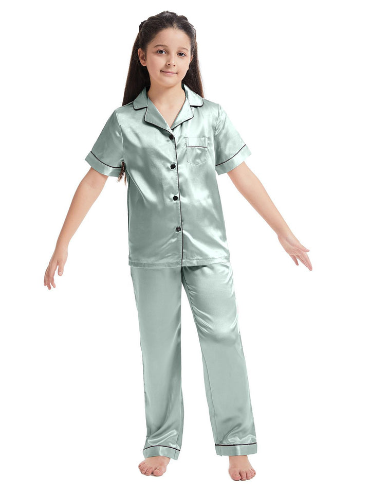 Dame pyjamasæt i luksuriøs satin med elegante syninger Stilla